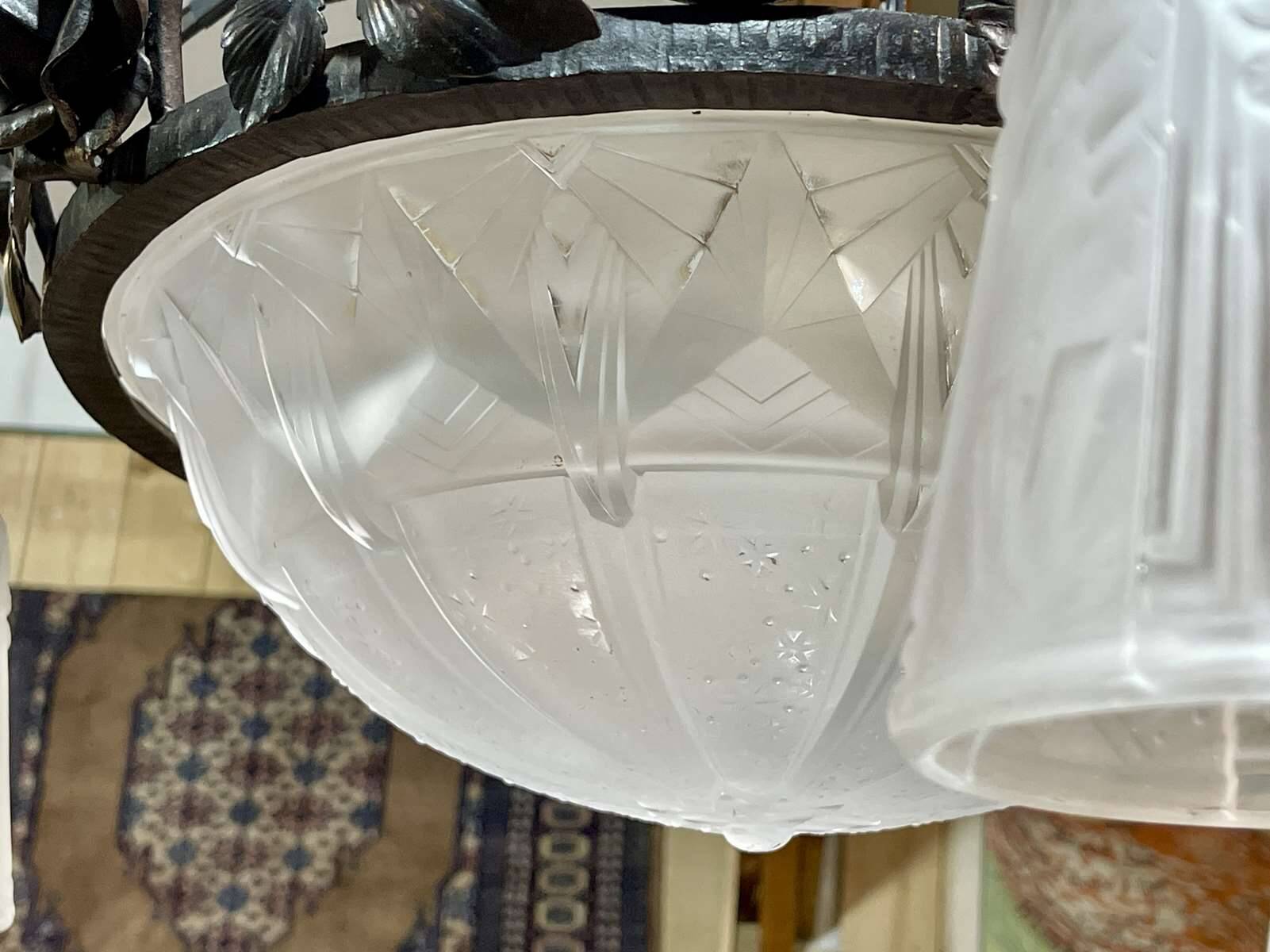 Art Deco chandelier in glass and wrought iron signed Muller Frères Luneville, 3 lights