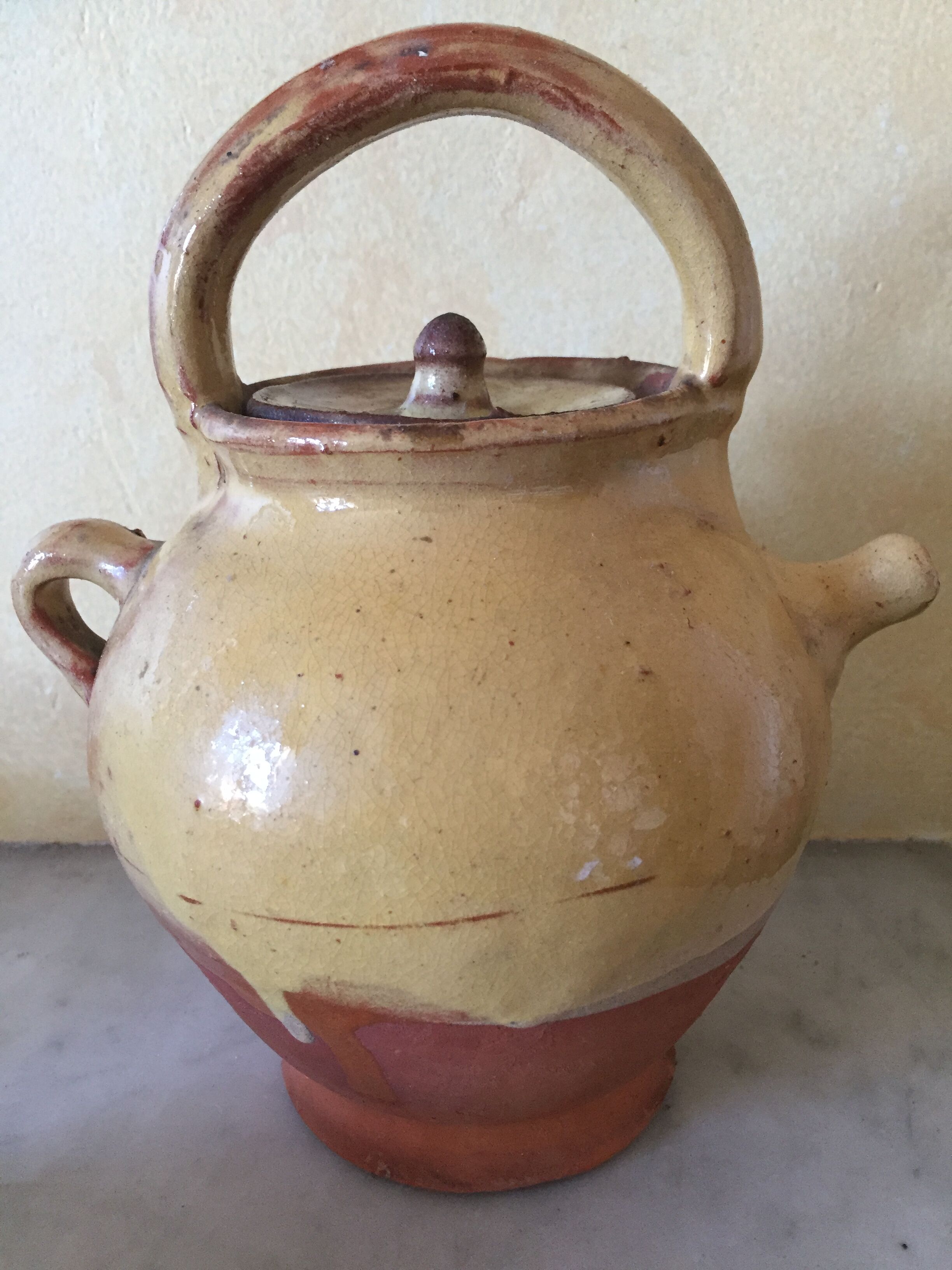 Vinaigrier in two-coloured sandstone, souvenir of Italy