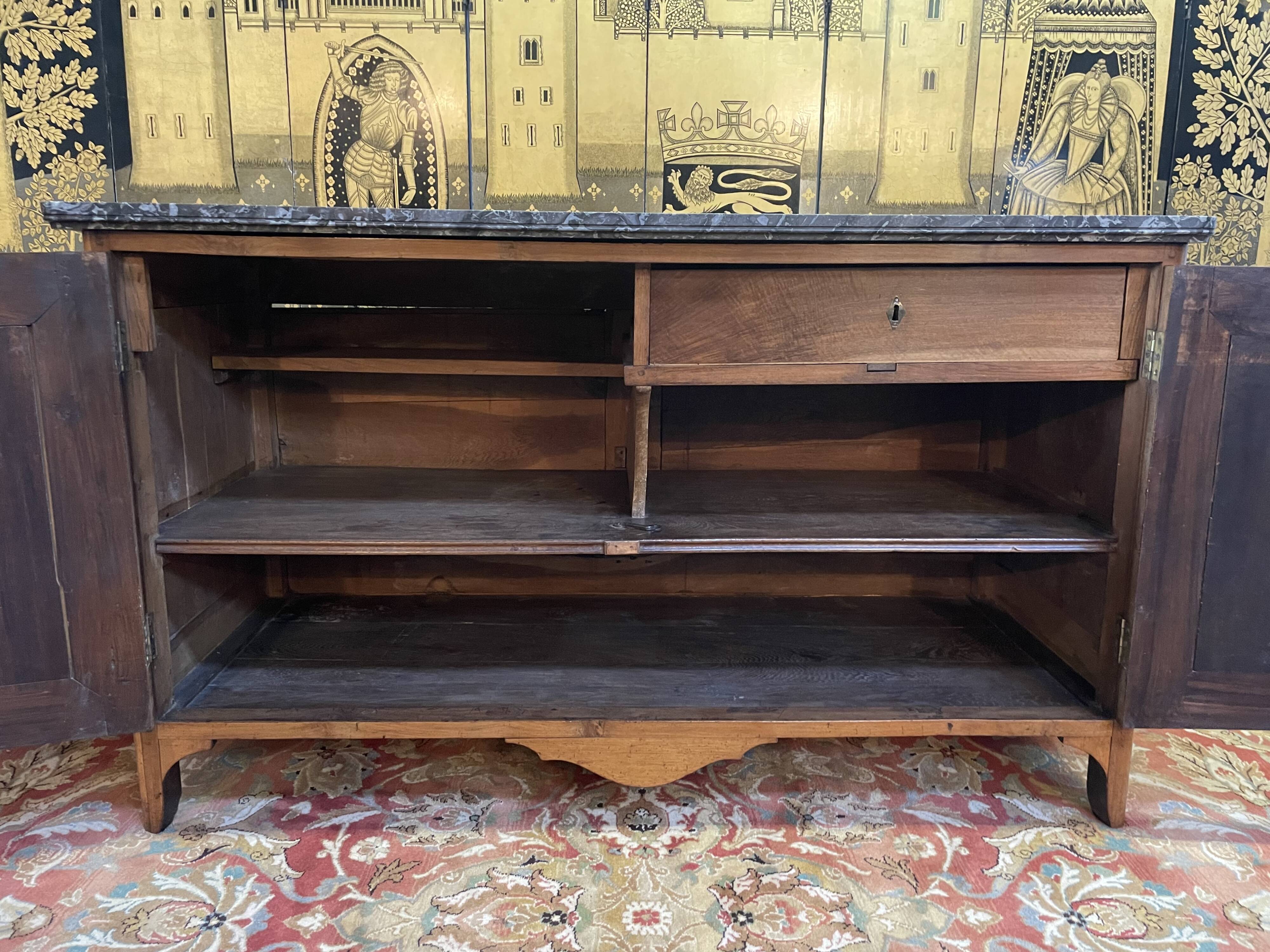 Buffet bas époque Louis XVI en marqueterie