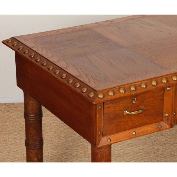 Bureau en chêne et laiton dans le goût de Charles Dudouyt, 1940