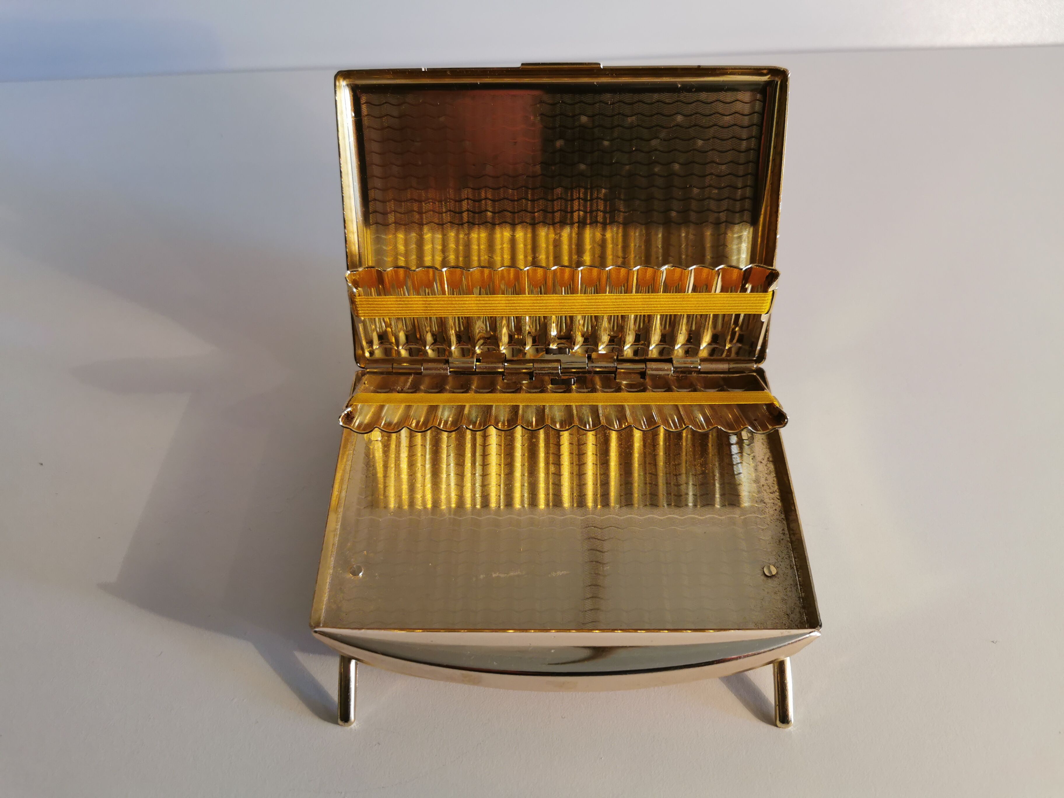 Beautiful art deco cigarette box in gold metal