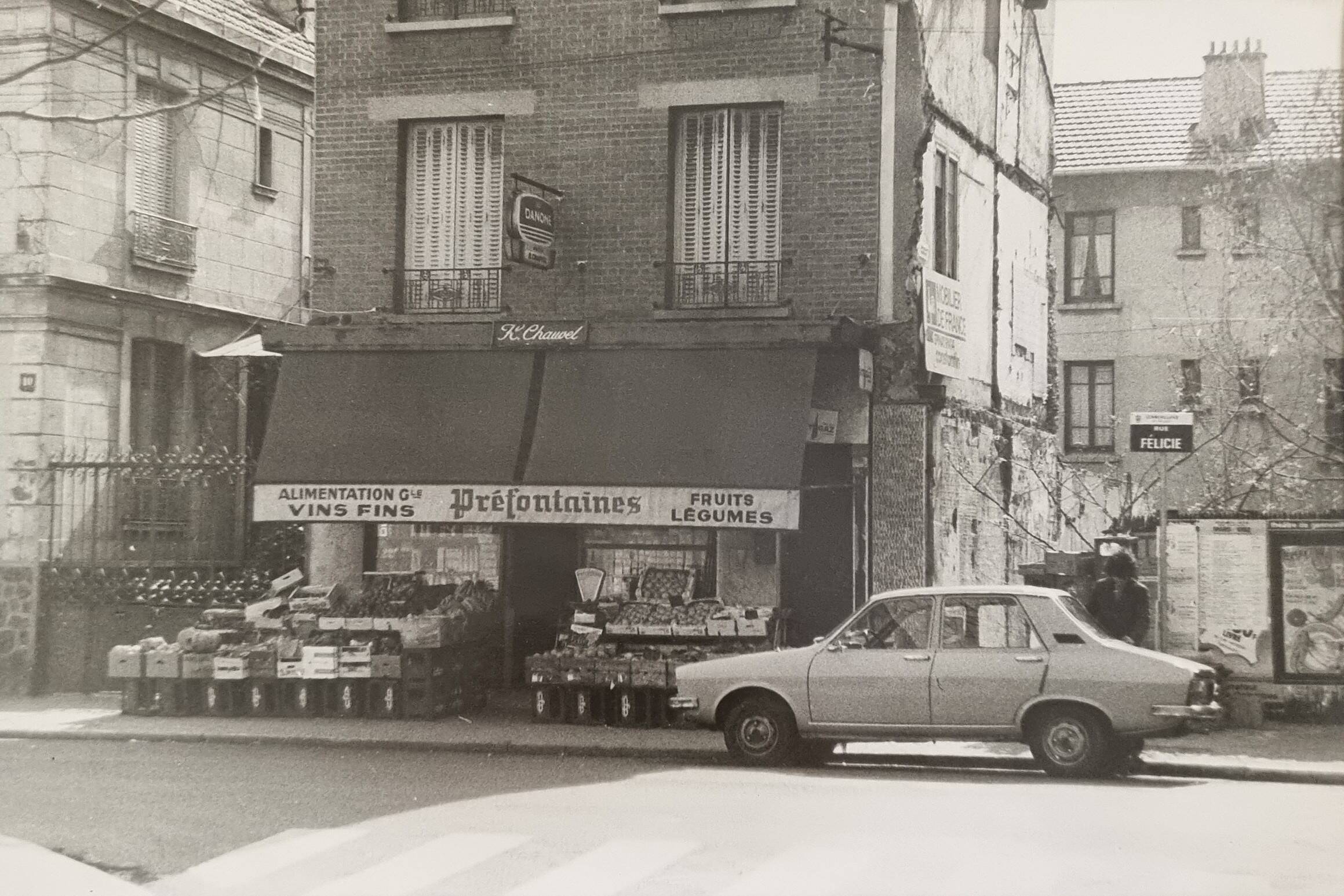 Vintage silver gelatin print of an urban scene on Rue Félicie, 1970s, 52 x 42 cm