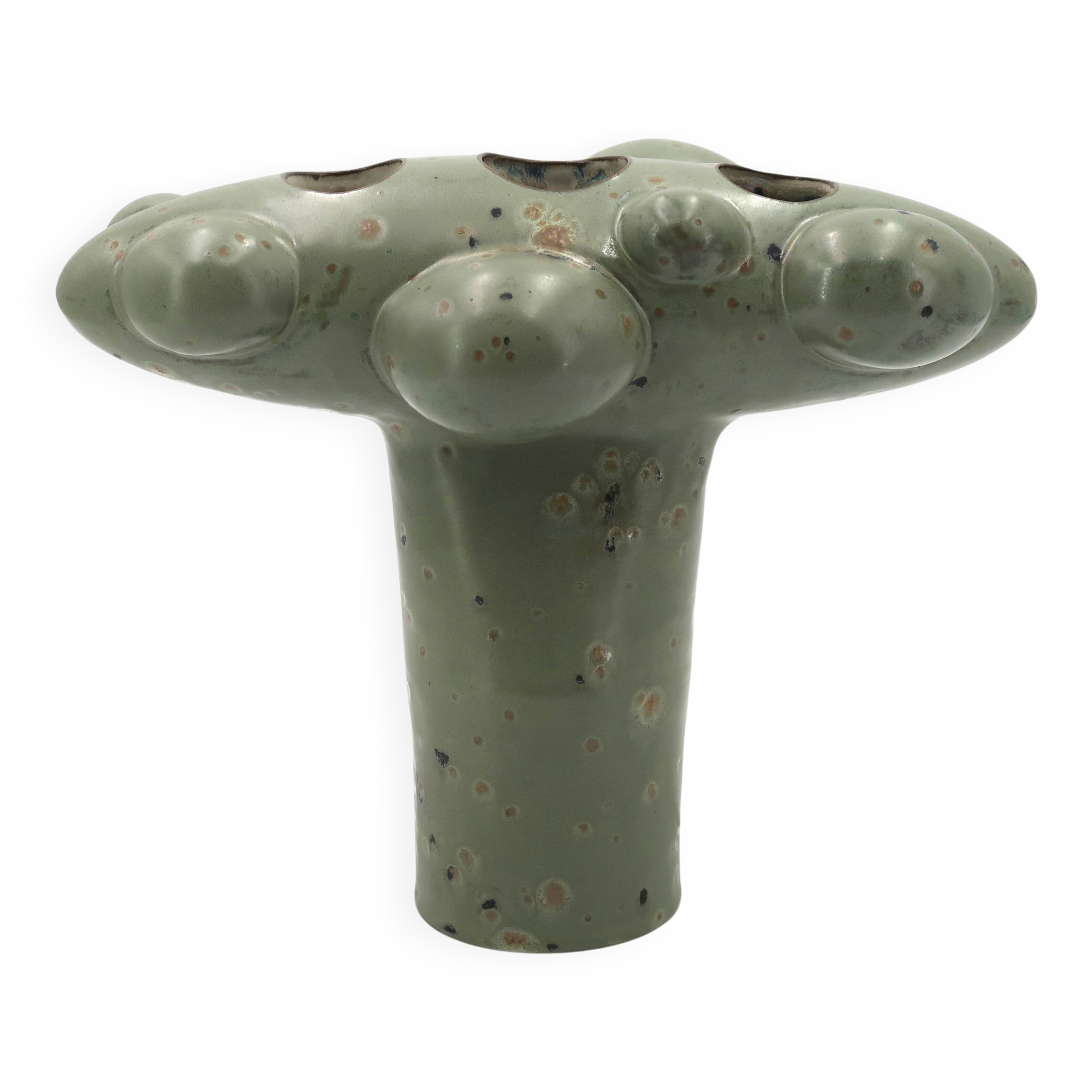 Organic sculptural accent lamp in green ceramic