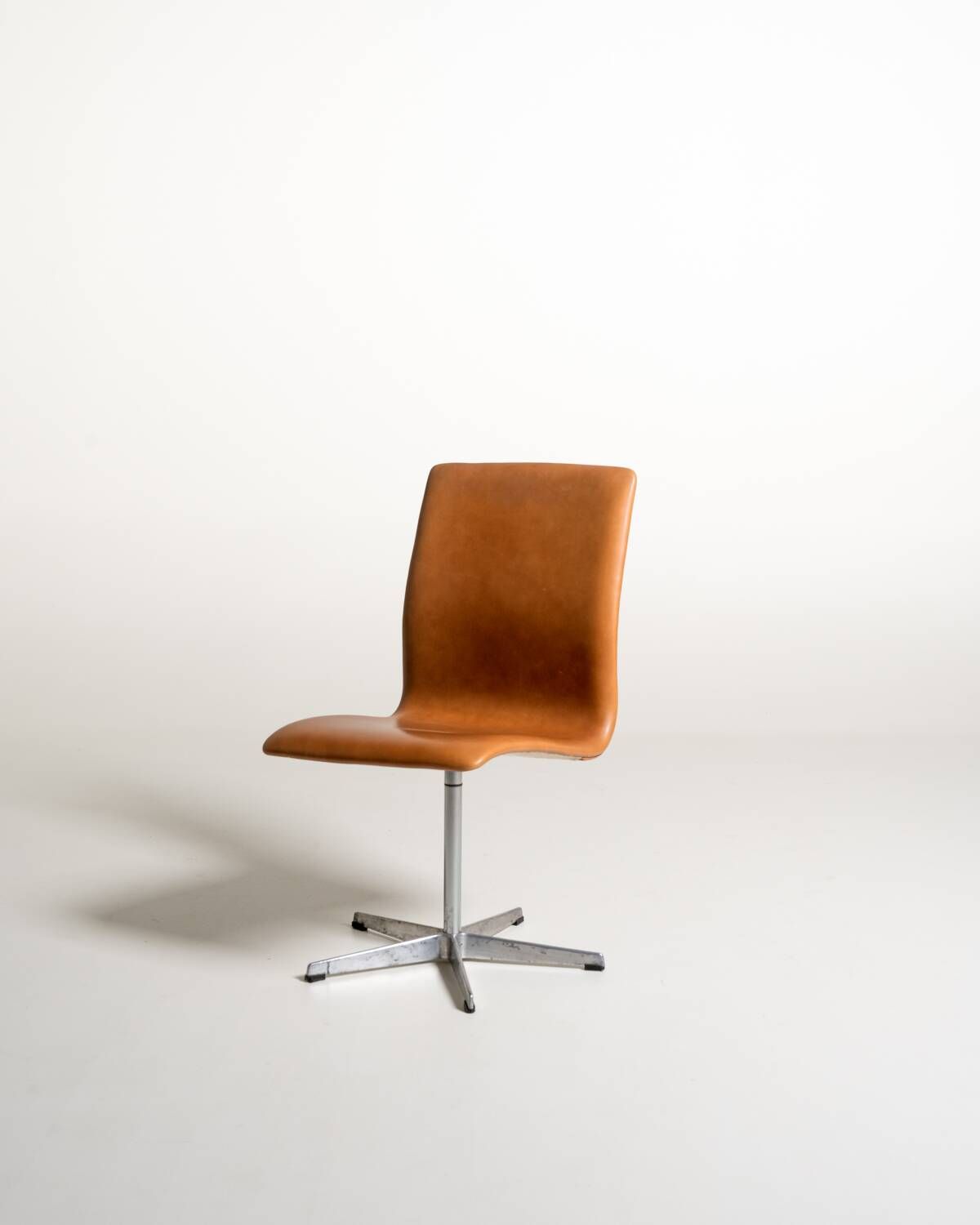 “Oxford” chairs by Arne Jacobsen for Fritz Hansen, 1969