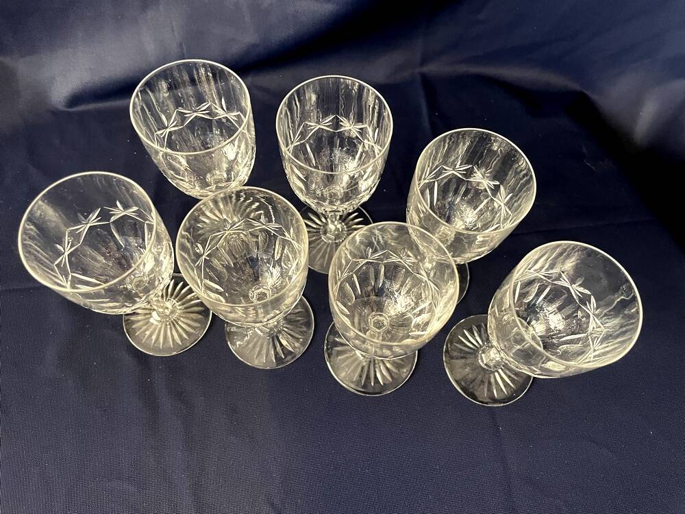 Set of 7 crystal liquor glasses