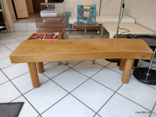 Table en bois massif de forme libre vintage