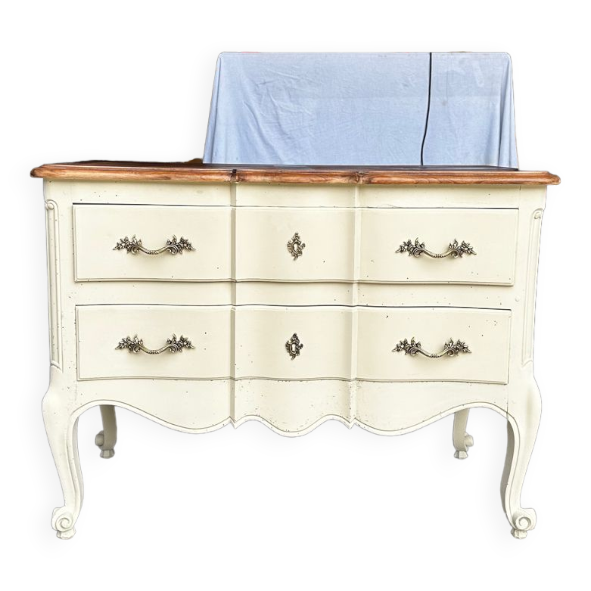 Antique chest of drawers