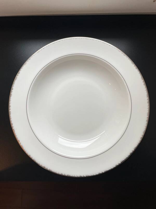 Porcelain dish 28cm Wedgwood “Plume” collection