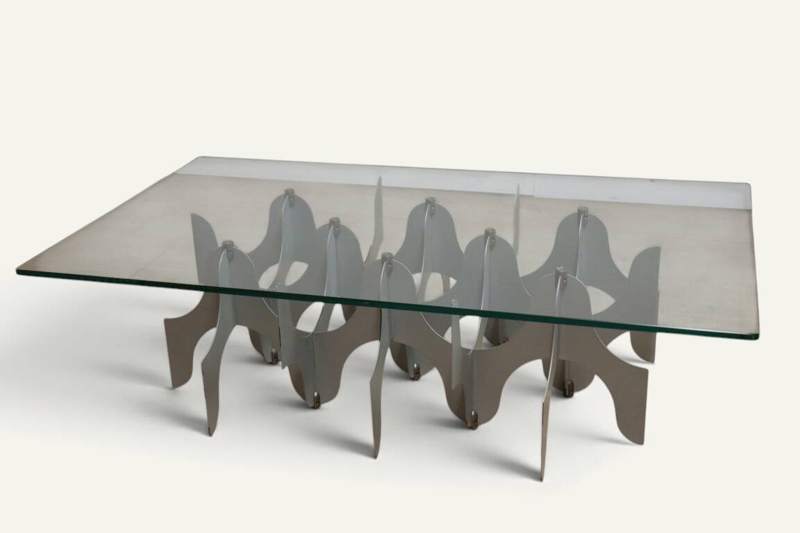 Minimalist sculptural coffee table in metal and glass – 1970