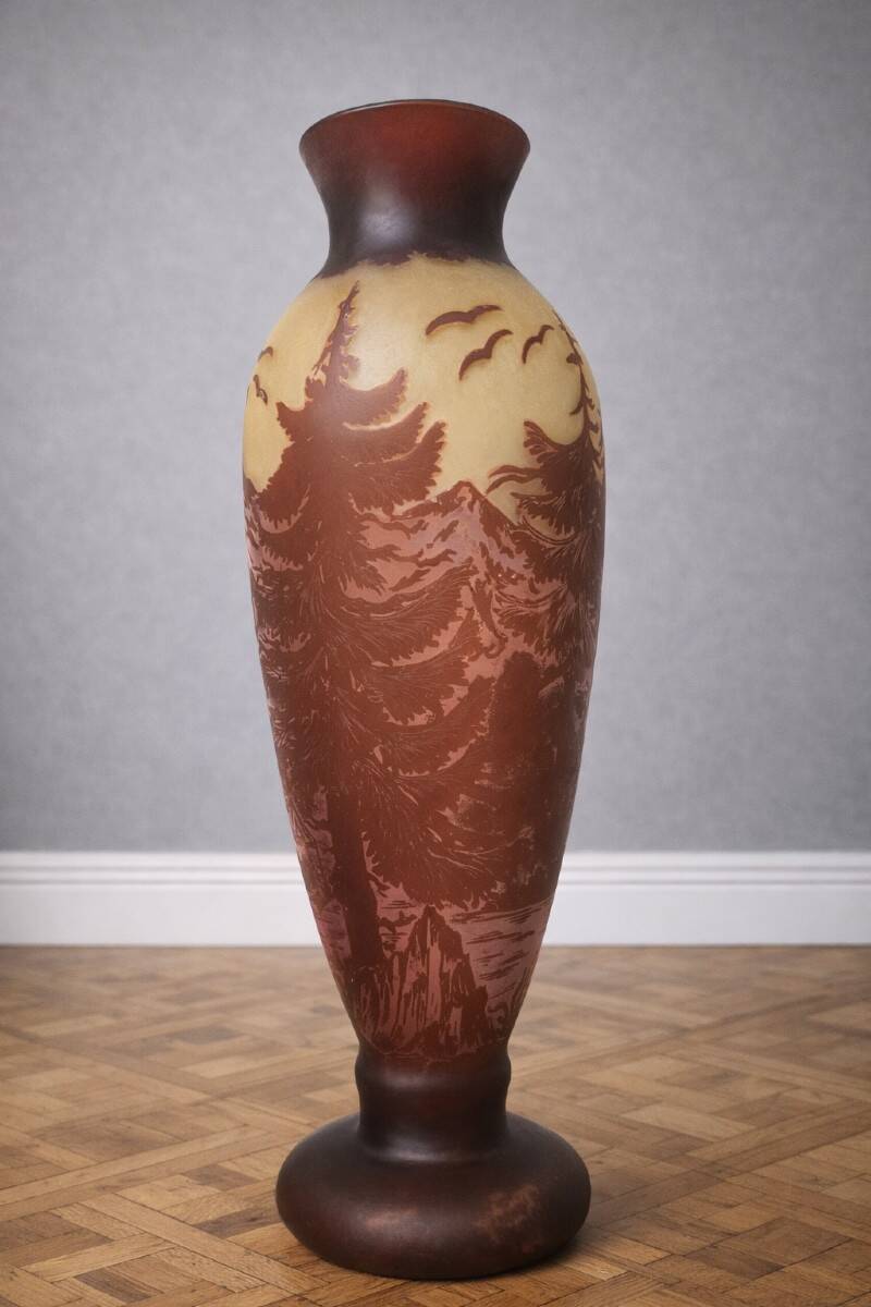 Très grand Vase en pate de verre – décor paysage montagneux – H 50 cm