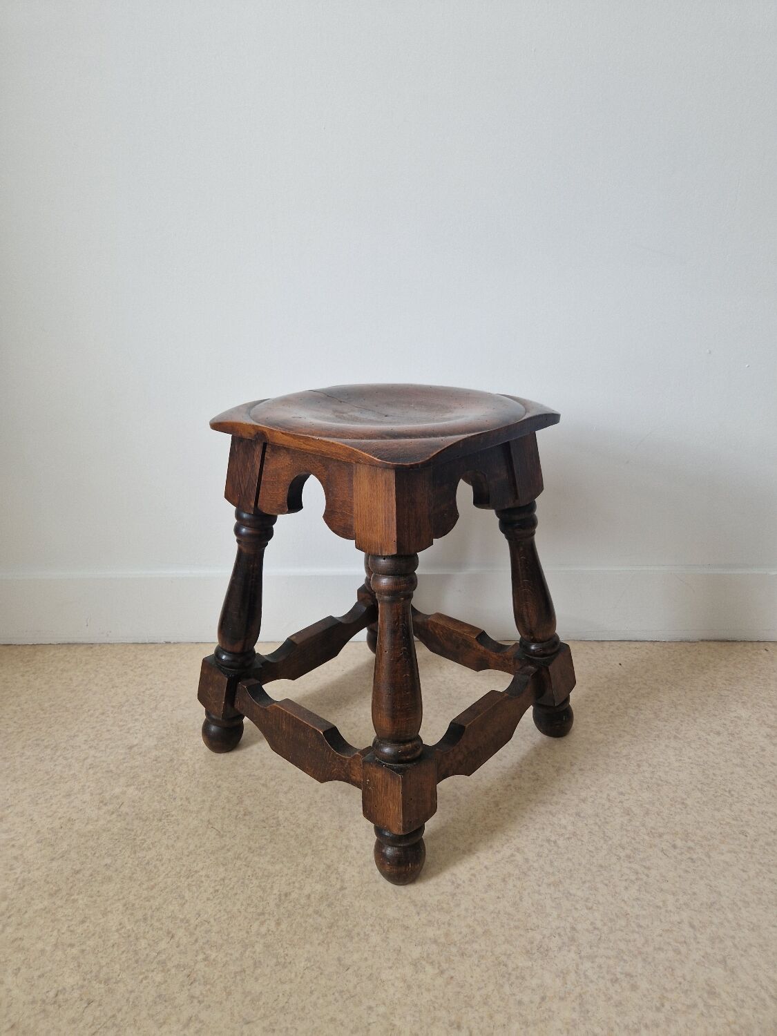 English stool 1900
