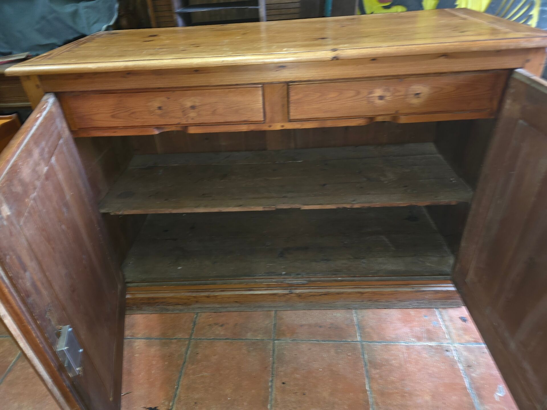 Buffet in Pitchpine, 2 doors, professional furniture.