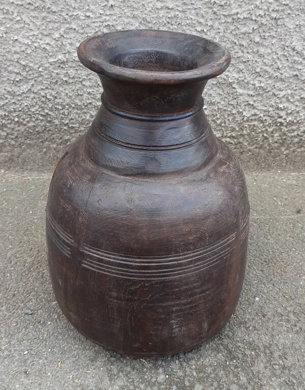 Petit pot ancien en bois