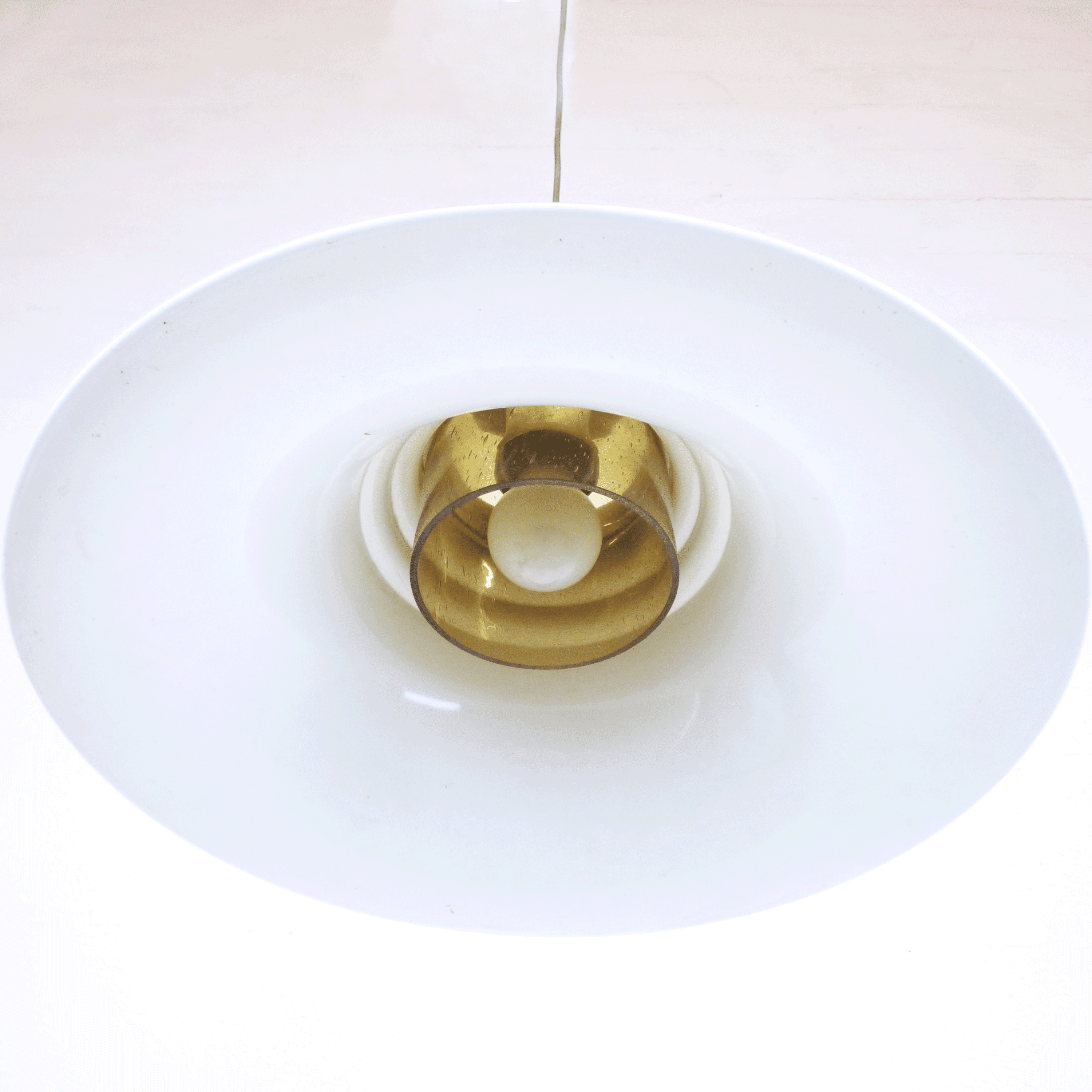 Suspension en verre et métal dorée 1960