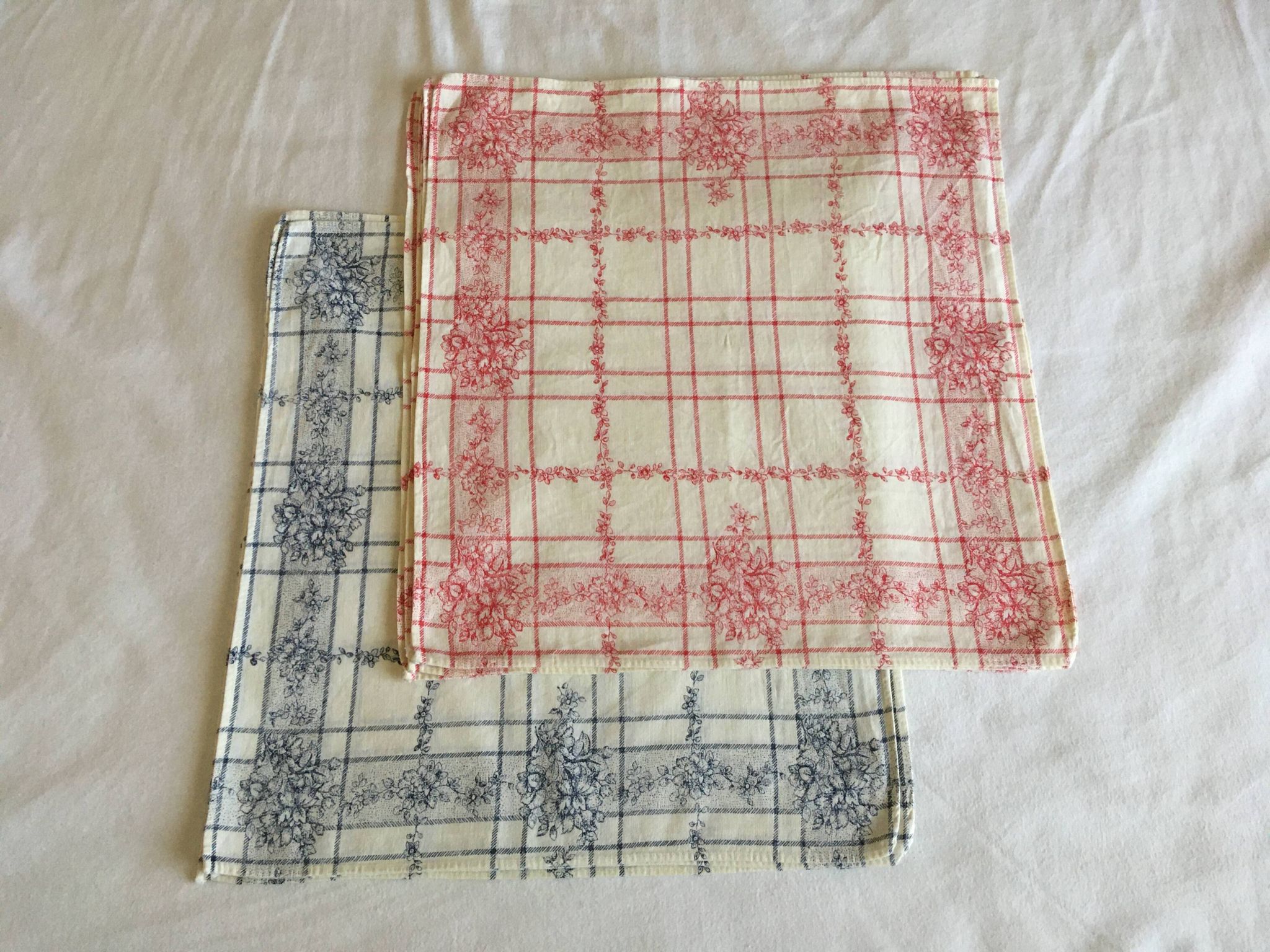 12 Provencal napkins 42 x 40