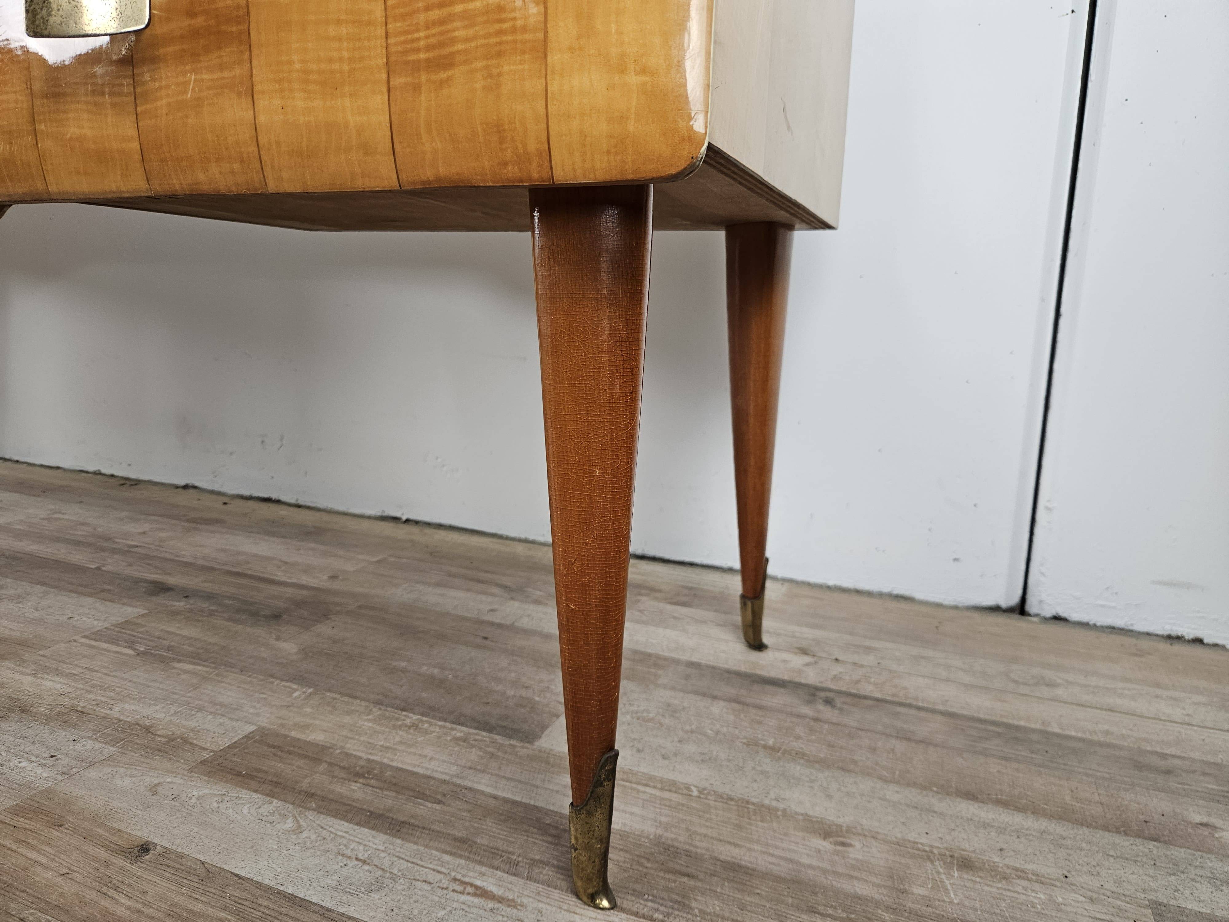 Commode en érable et verre du milieu du siècle des années 1950