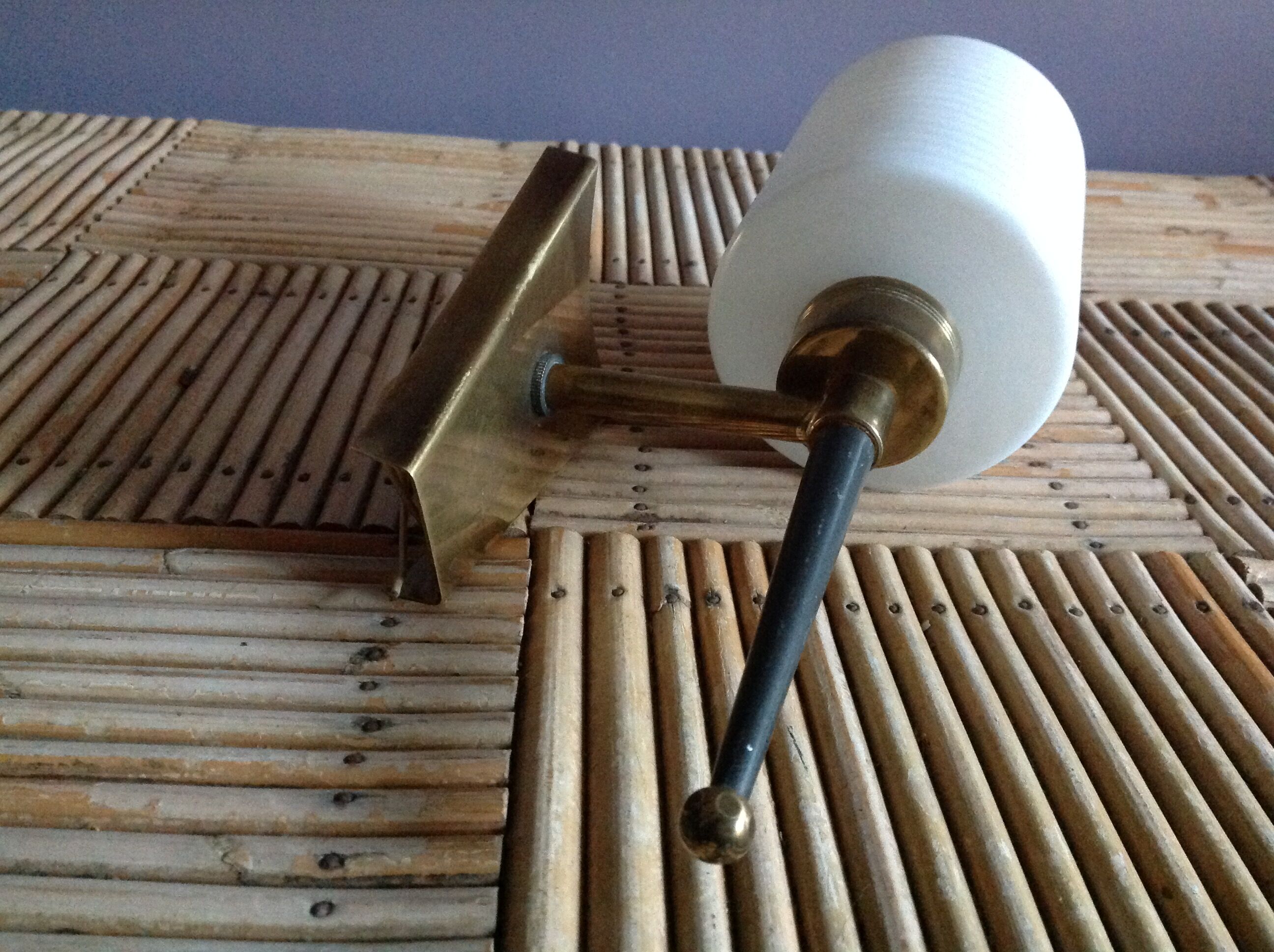 Wall light opaline and brass