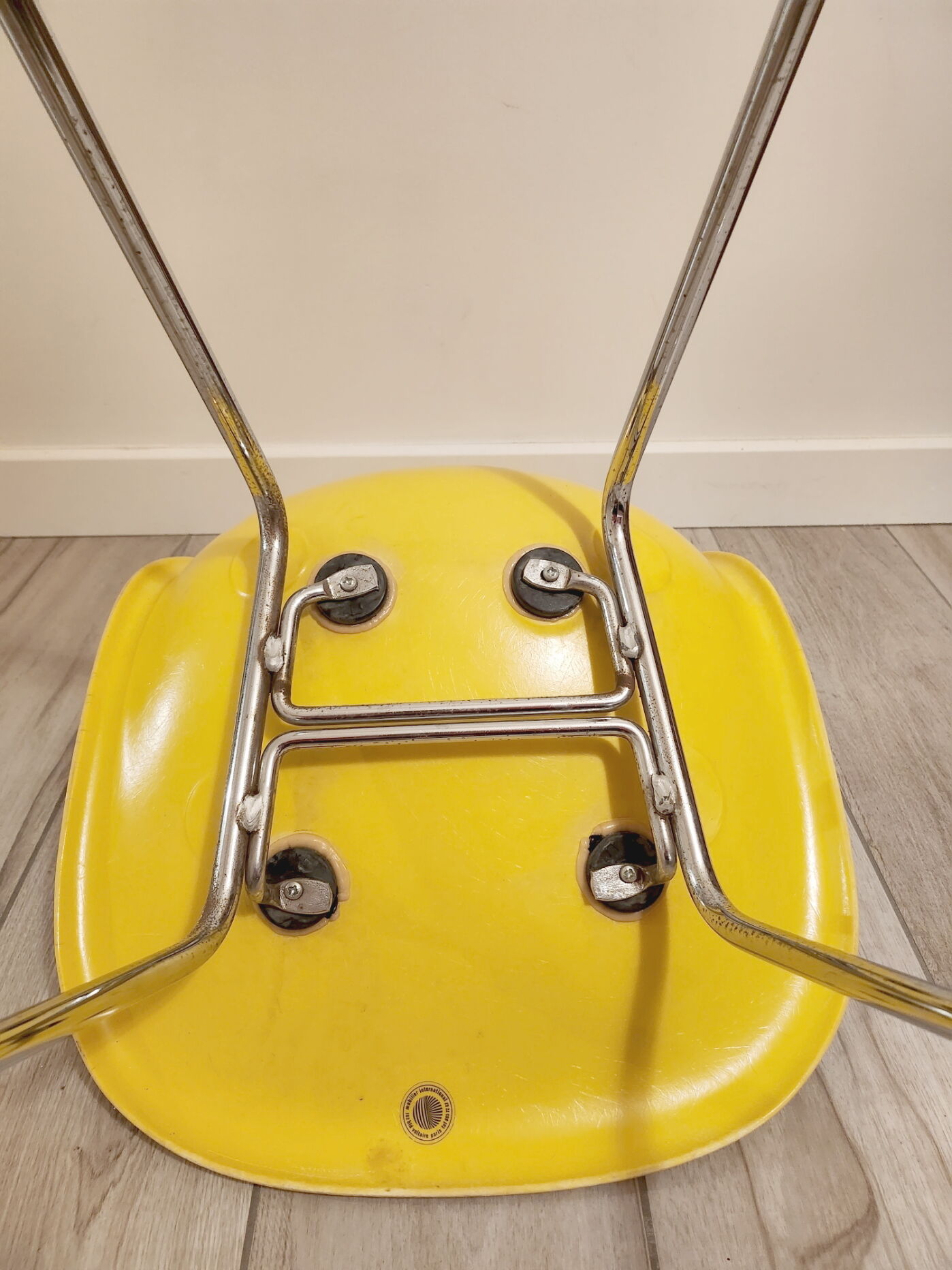 Chaises Eames DSX jaune en fibres de verre de 1975
