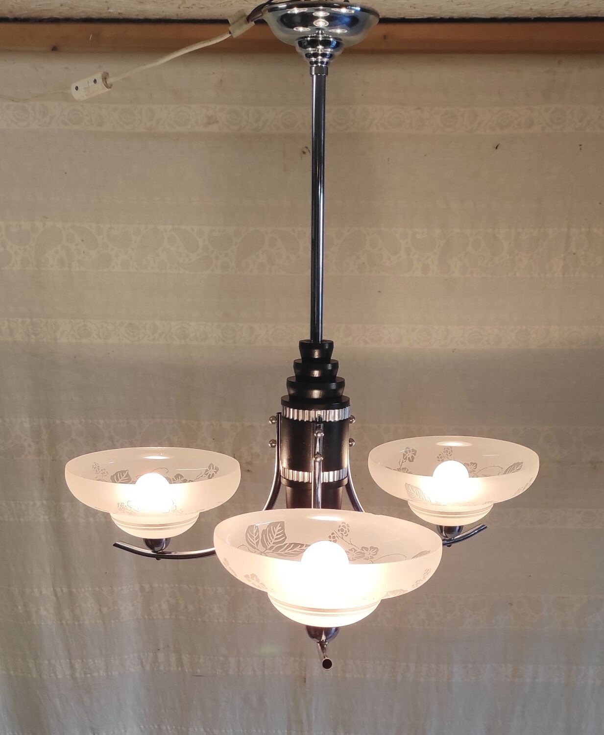 Lustre 3 feux Art-Déco en métal, bois et verre - mid.XXeme