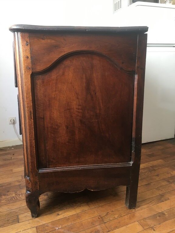 18th century Lyonnaise Louis XV walnut dresser