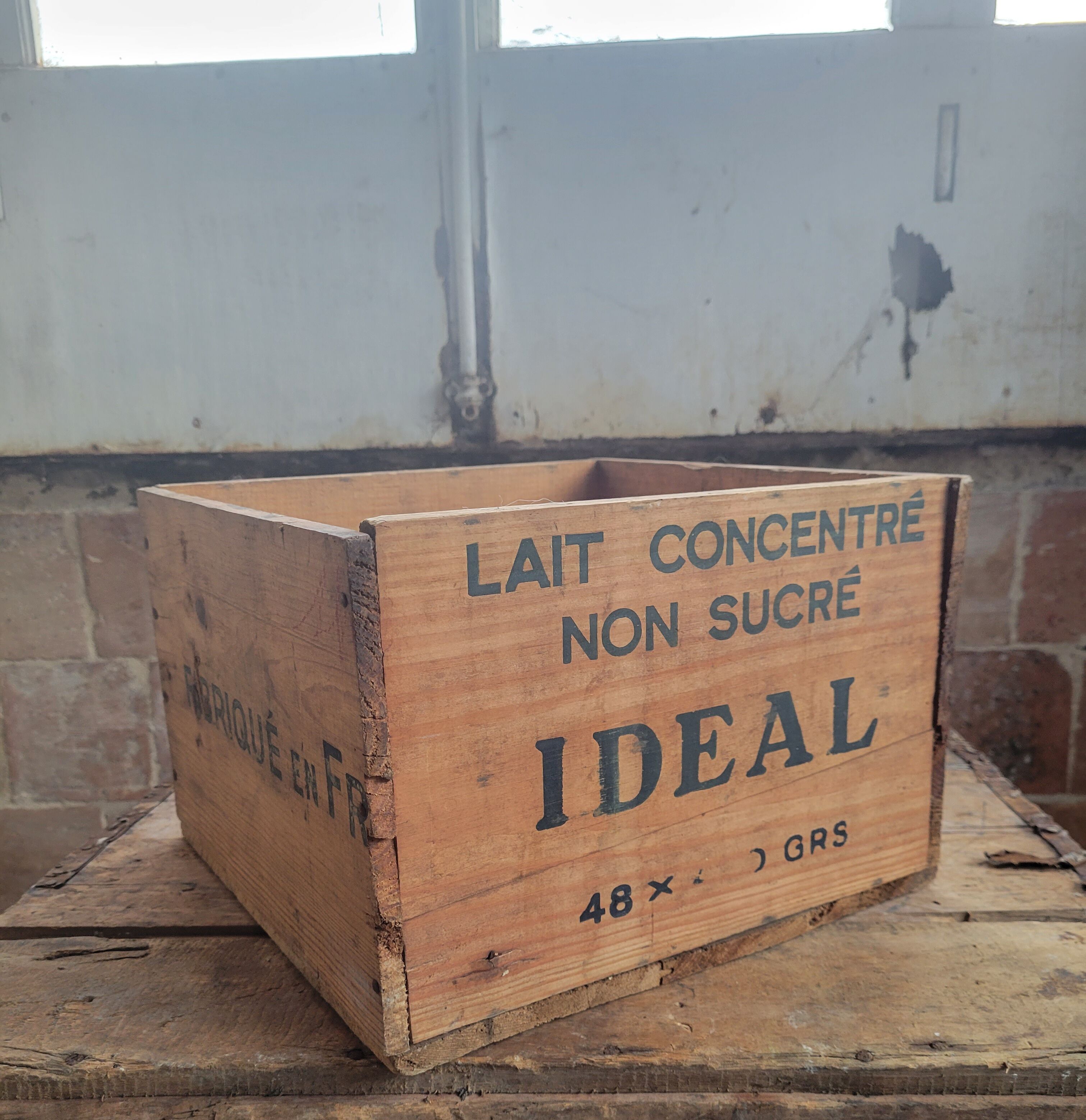 Caisse bois lait Idéal