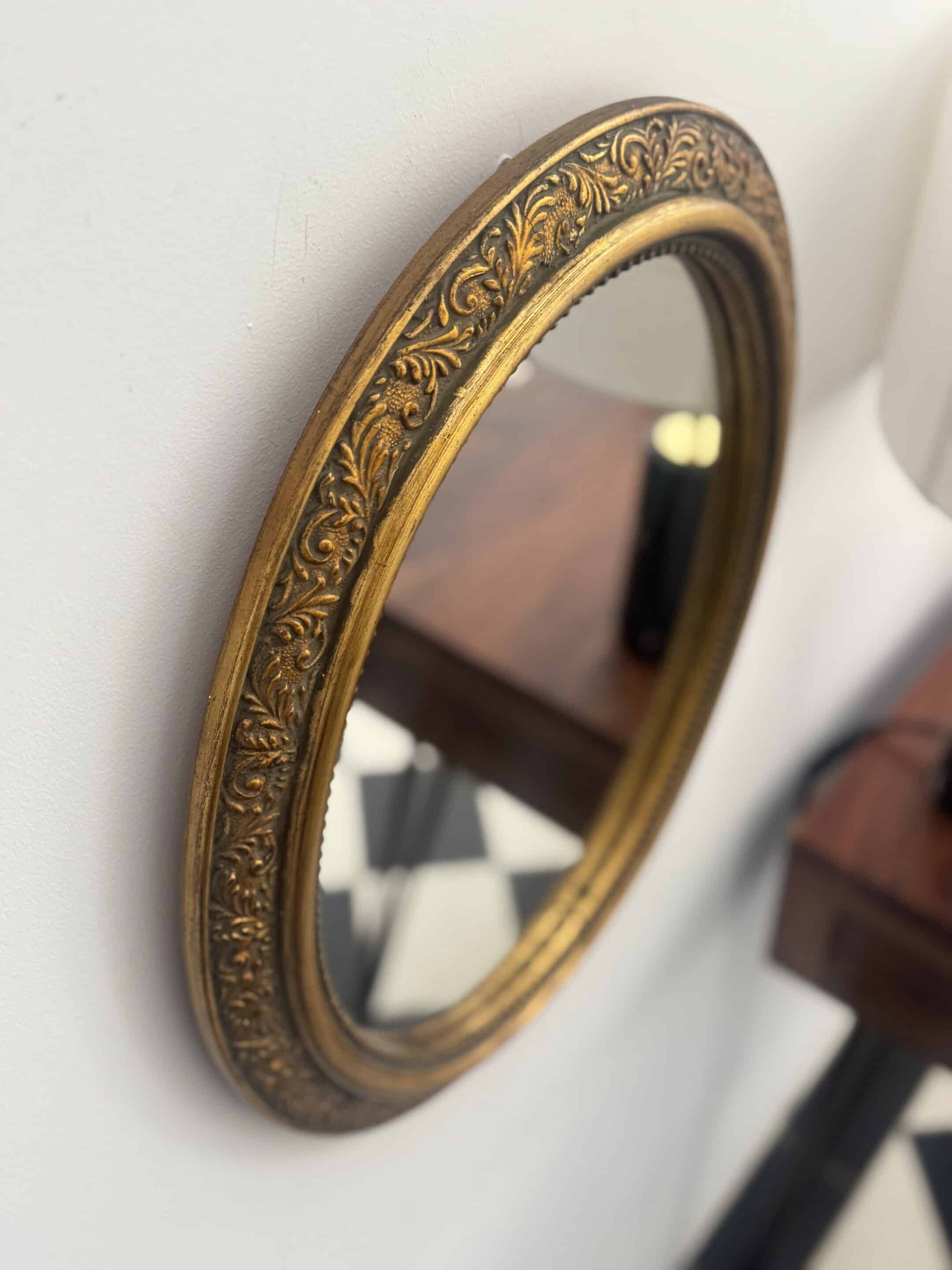 Oval gold mirror in Napoléon III style