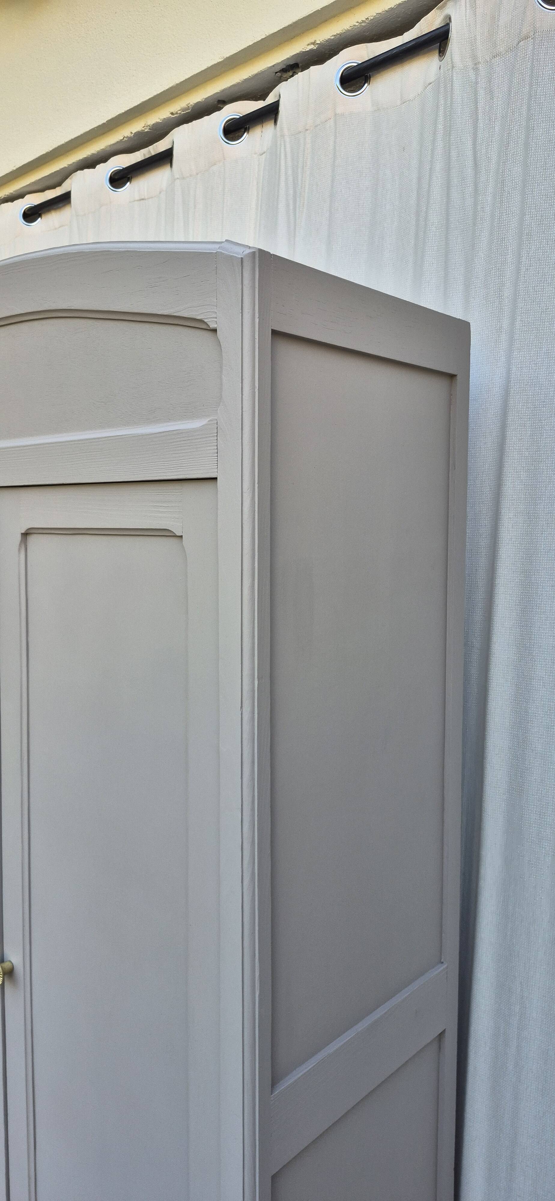 Armoire Parisienne d'hôtel