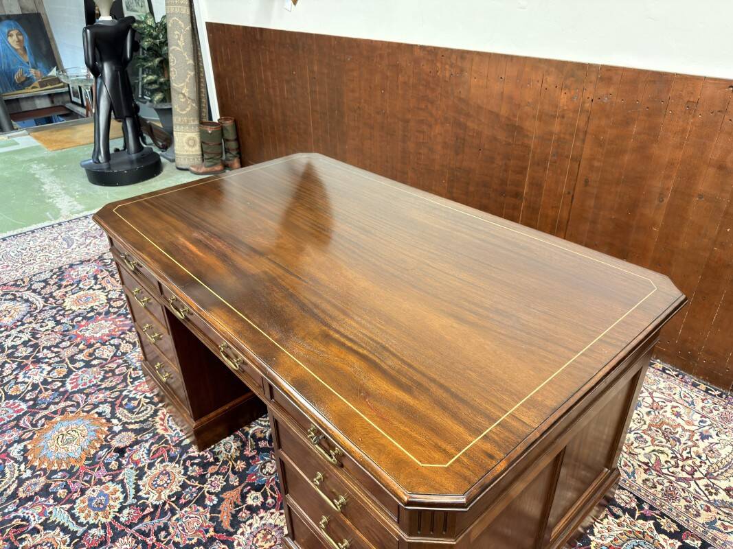 Bureau anglais classique avec chaise de bureau