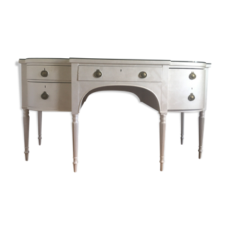 Commode style Louis XVI