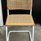 Chaise Cesca modèle b32 en blanc et bois par Marcel Breuer