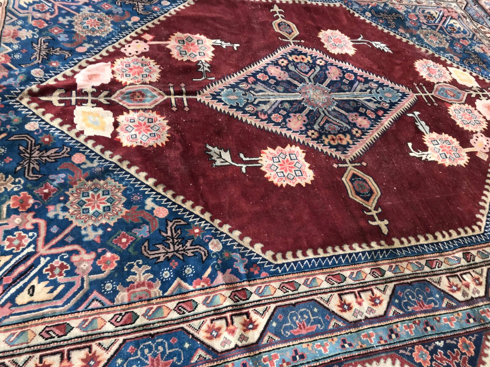 Large carpet old sinkiang done hand 268 x 360 cm