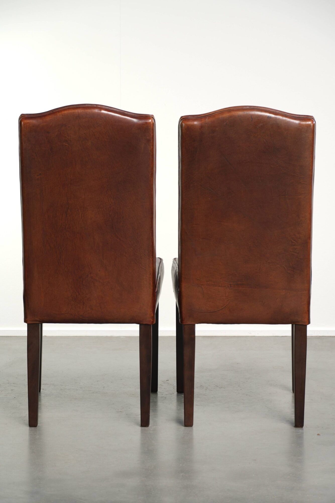Beautiful and comfortable set of 6 sheepskin dining chairs in English style