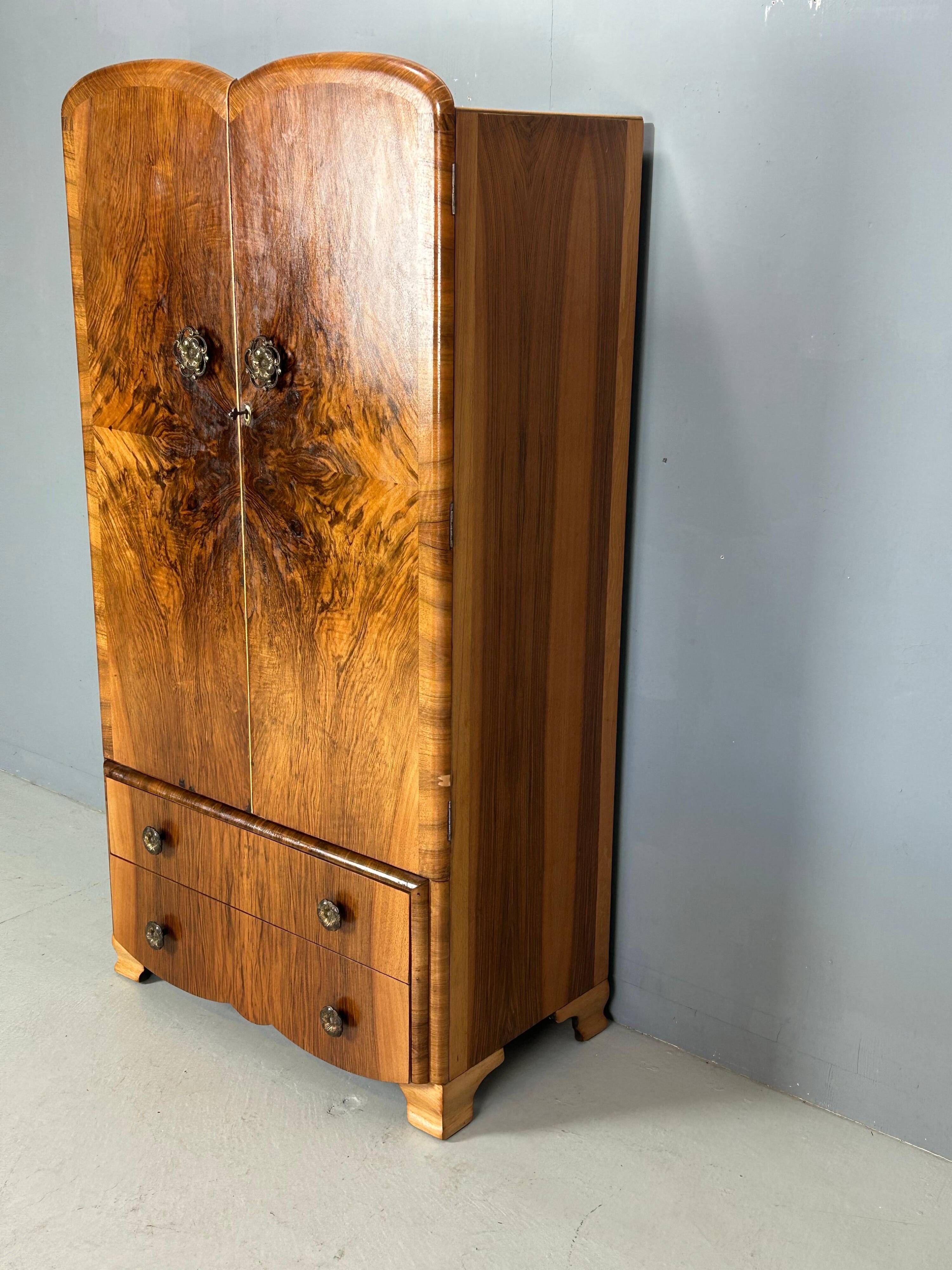 Armoire Art Déco en ronce de noyer 1930