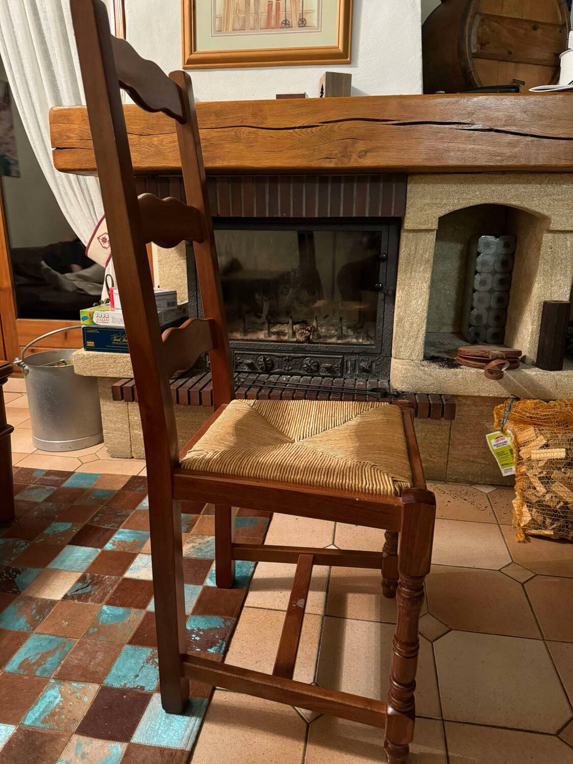 Set of 8 solid varnished oak chairs in excellent condition
