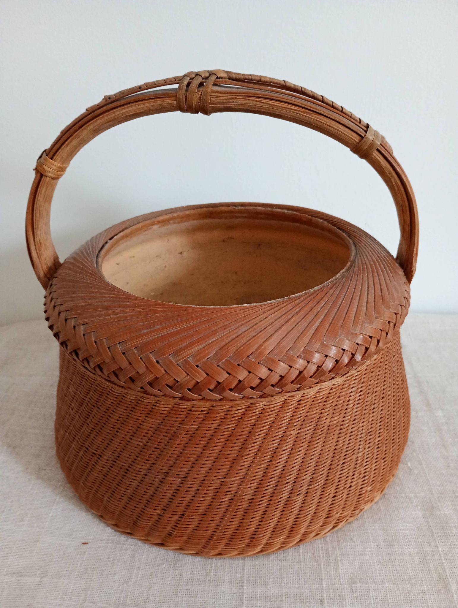 Panier en bambou tressé et céramique, Philippines
