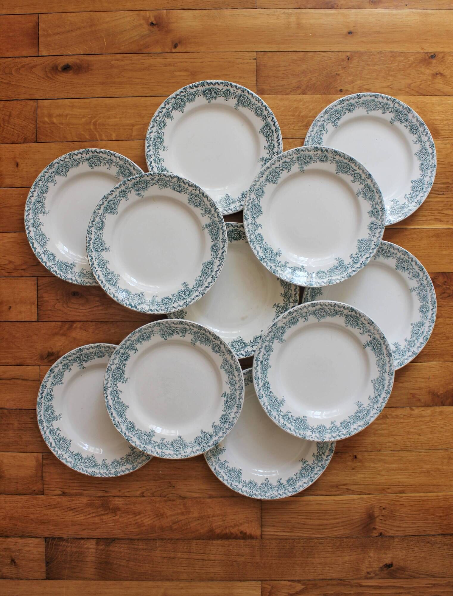 11 flat plates in iron earth "Argenton" Saint Amand early twentieth century