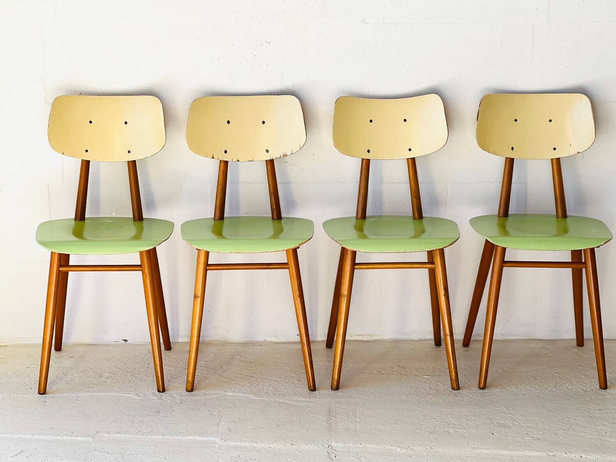 Chaises de salle à manger par TON, ensemble de 4