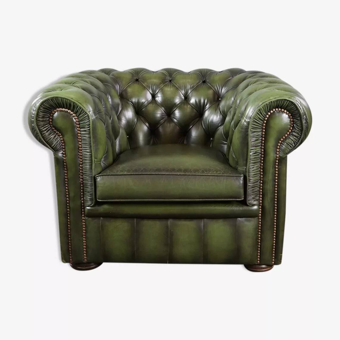 Spacious Chesterfield armchair in green patina
