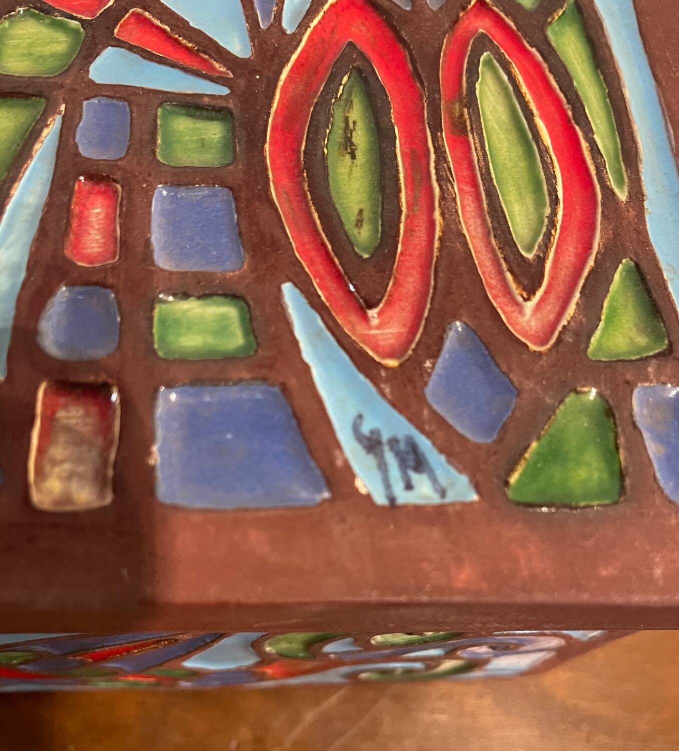 Ceramic box by Gabrielle Mankiewicz