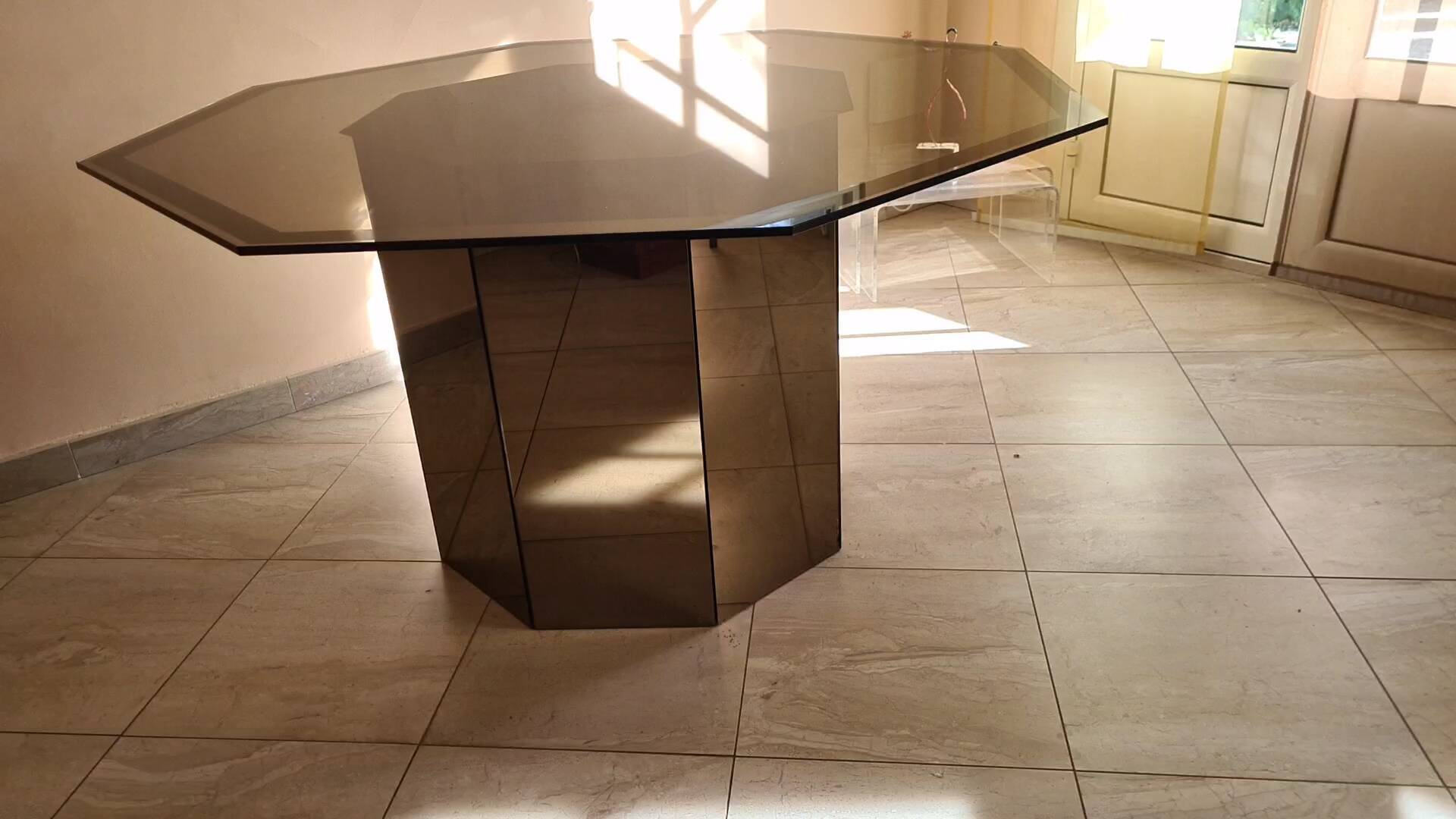 Table octogonale en verre
