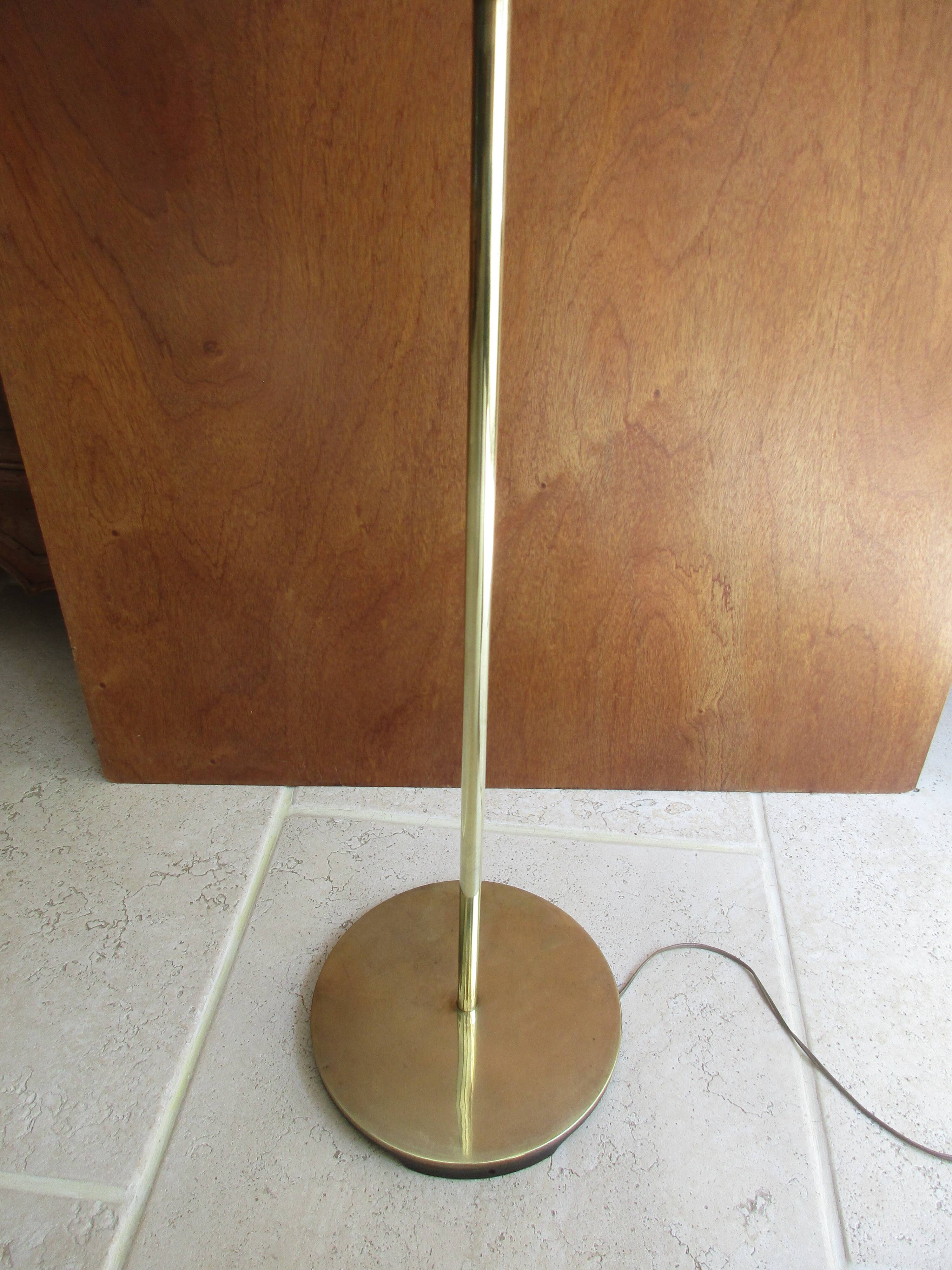 Depliable and articulated foot reader lamp