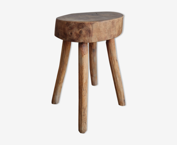 Tabouret brutaliste en bois massif