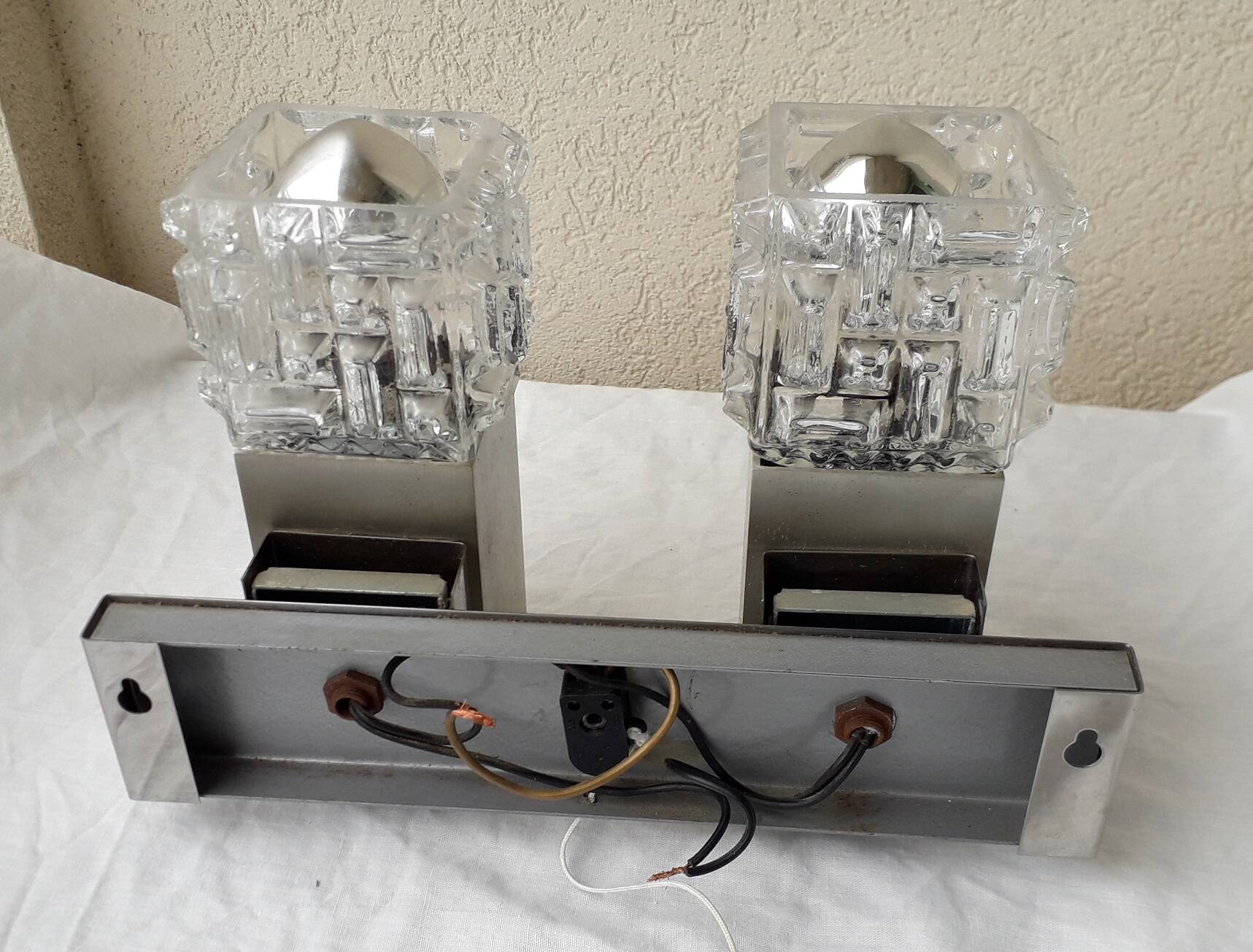 Italian 70's design wall lamp