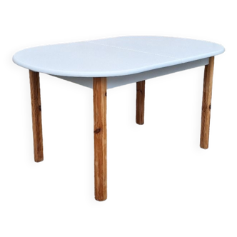 Table with pine extension