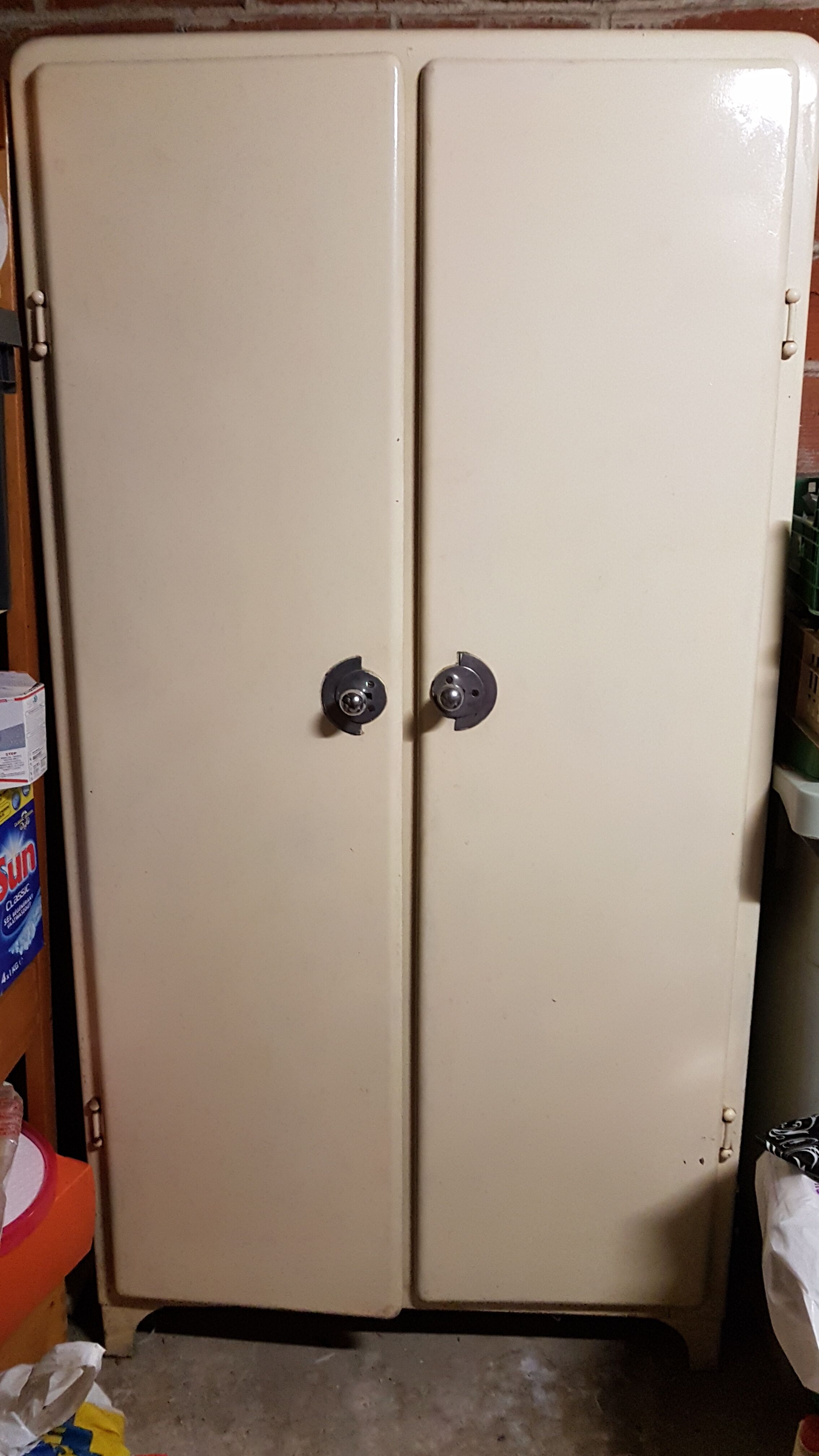 Armoire de cuisine vintage metal