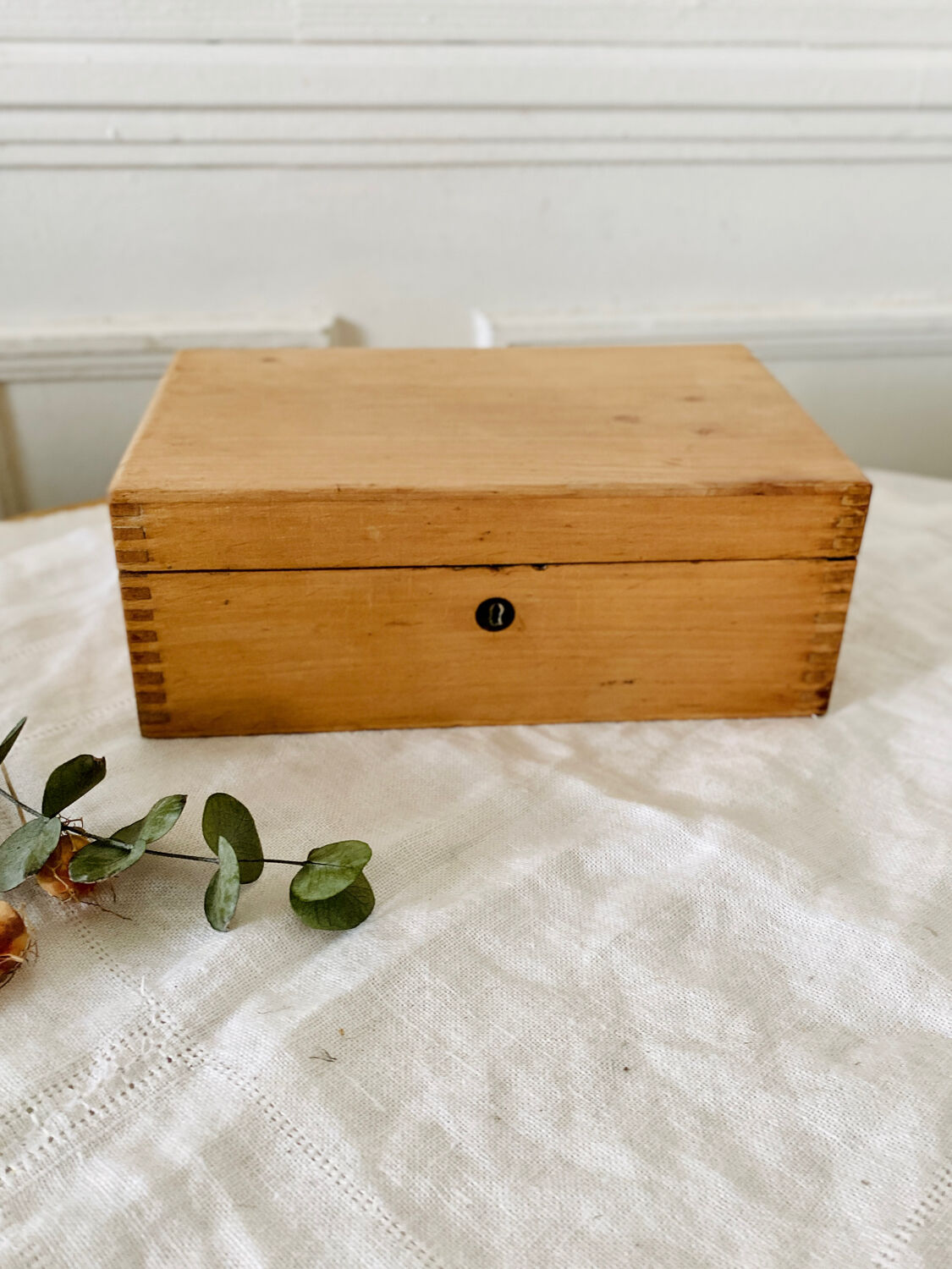 Small wooden storage chest box with keyless lid