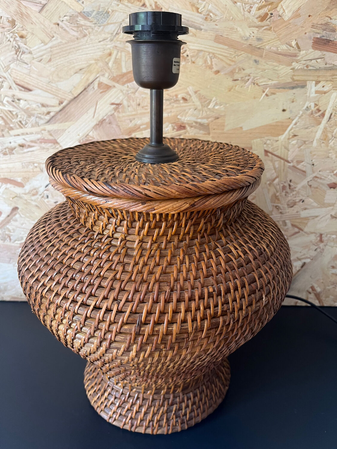 Wicker lamp foot
