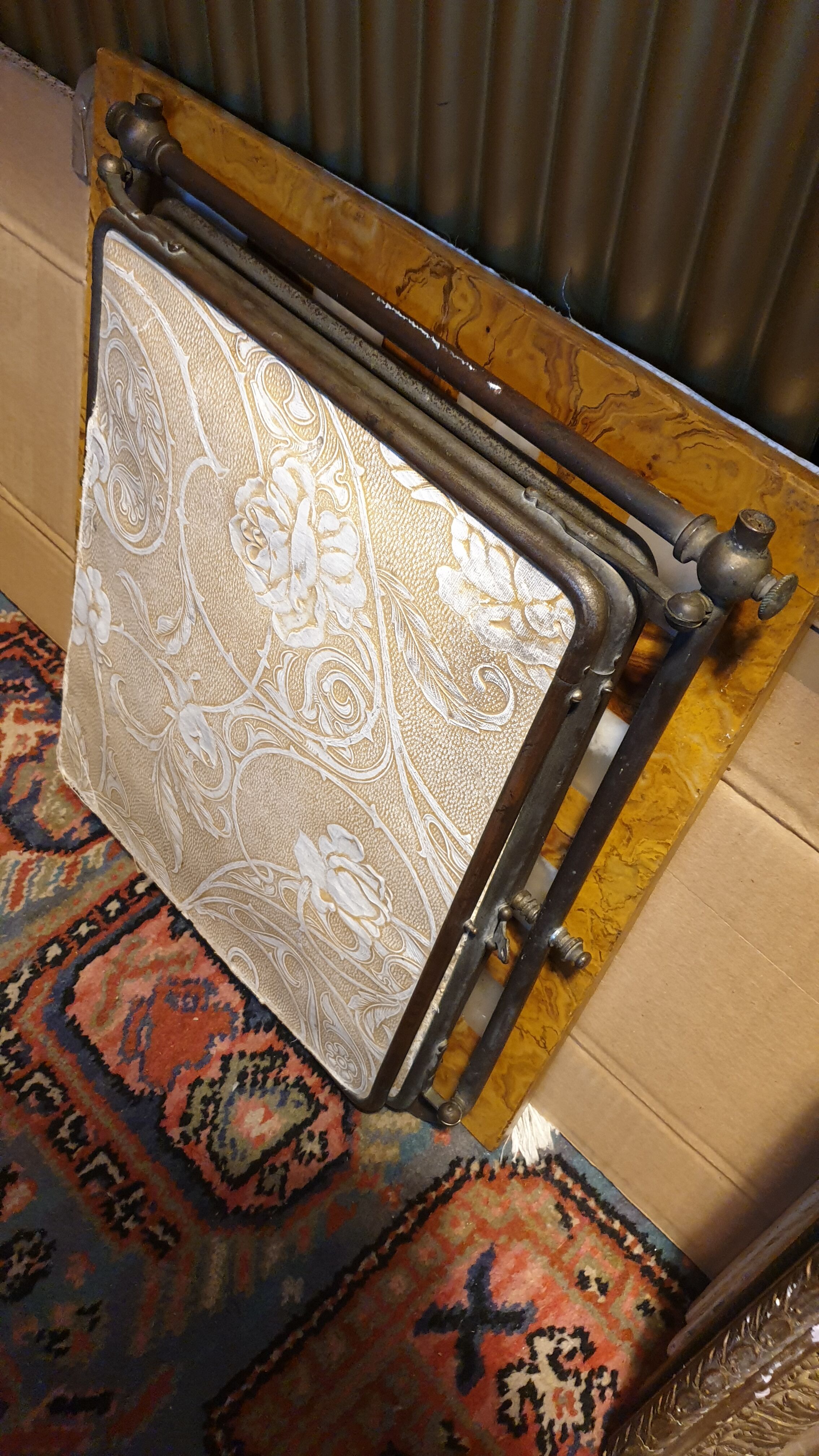 Hairdresser's mirror