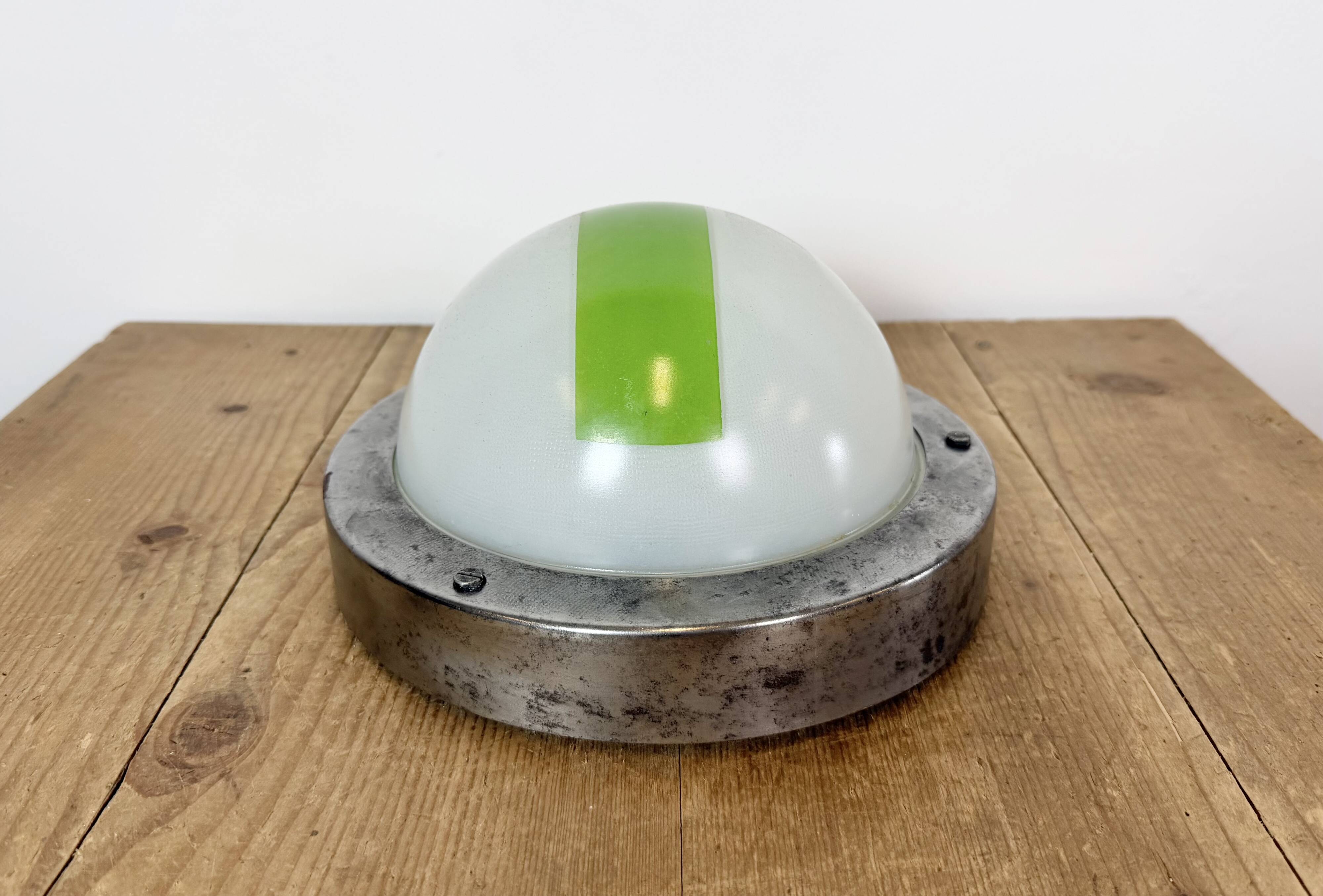 Lumière d'urgence vintage murale ou de plafond, années 1970
