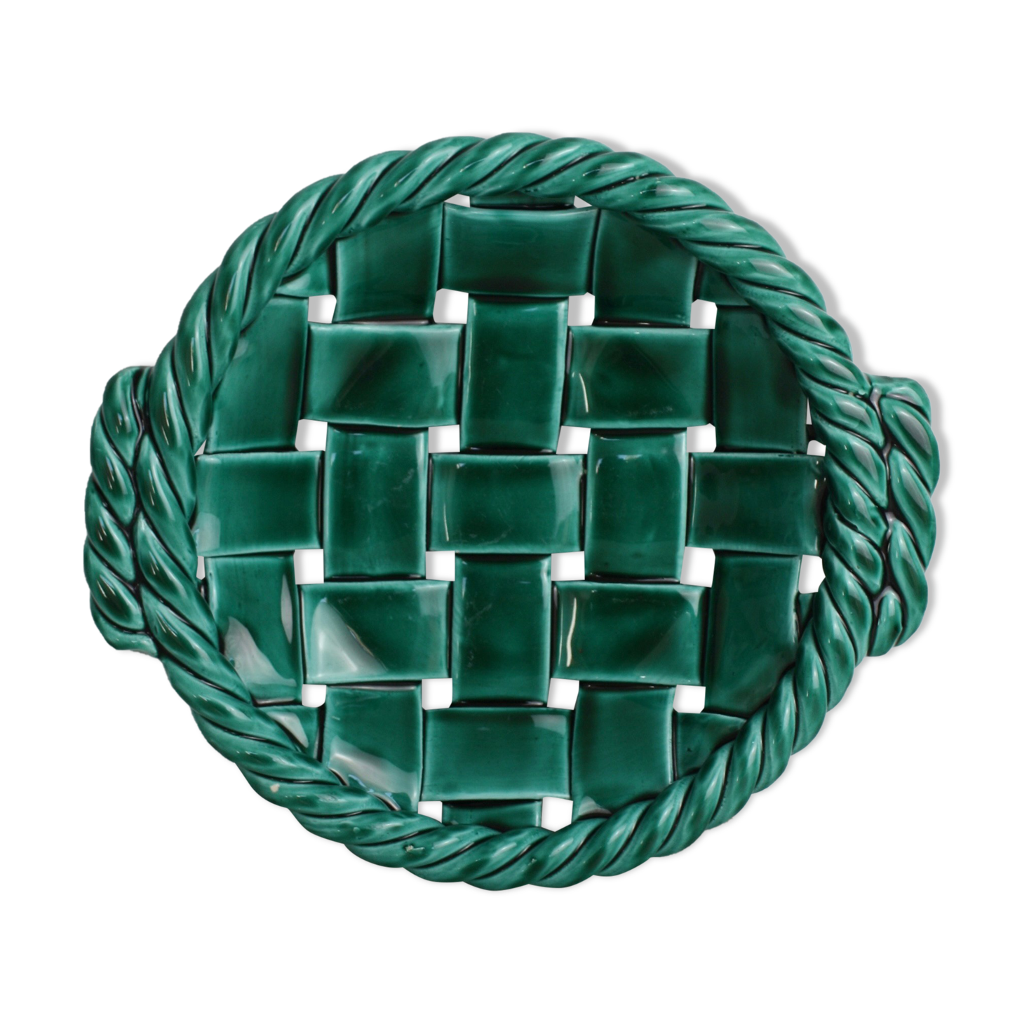 Green braided earthenware cut